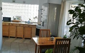 Moss'S Economy Apartment
